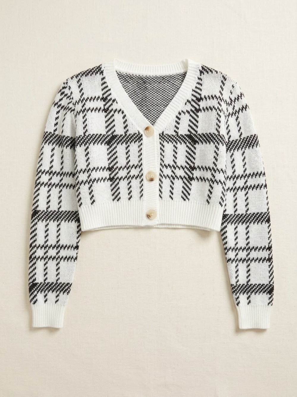 Black White Plaid Cropped Cardigan Sweater M V Neck Button Front Preppy